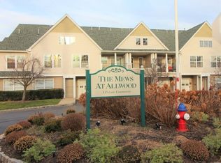 39 Mayer Dr, Clifton, NJ 07012