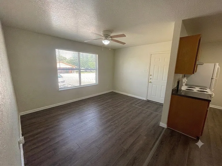 1000 Harley Dr #2 — Photo 2