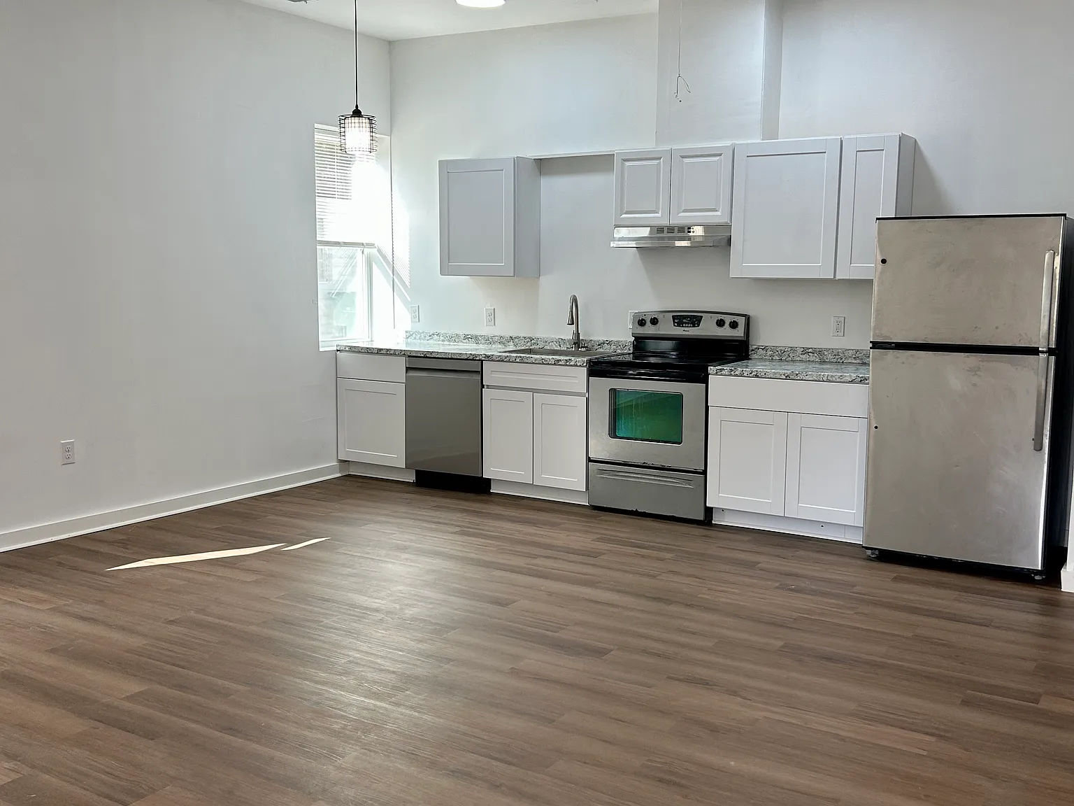 2 bed, 950 sqft, $1,480 — Photo 3