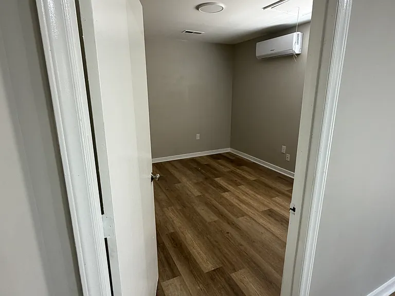 1915 Merritt Dr — Photo 4