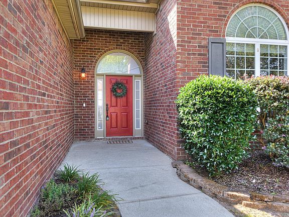 4th image of 440 Bainbridge Dr