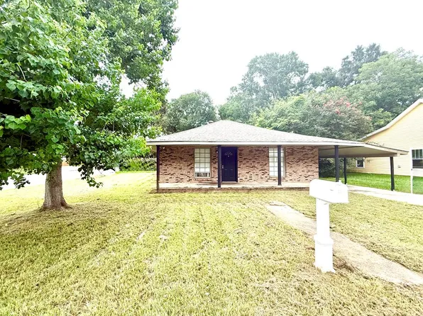 820 Wisteria Ln, Picayune, MS 39466
