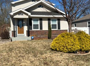 10517 Saint Matthew Ln, Saint Ann, MO 63074