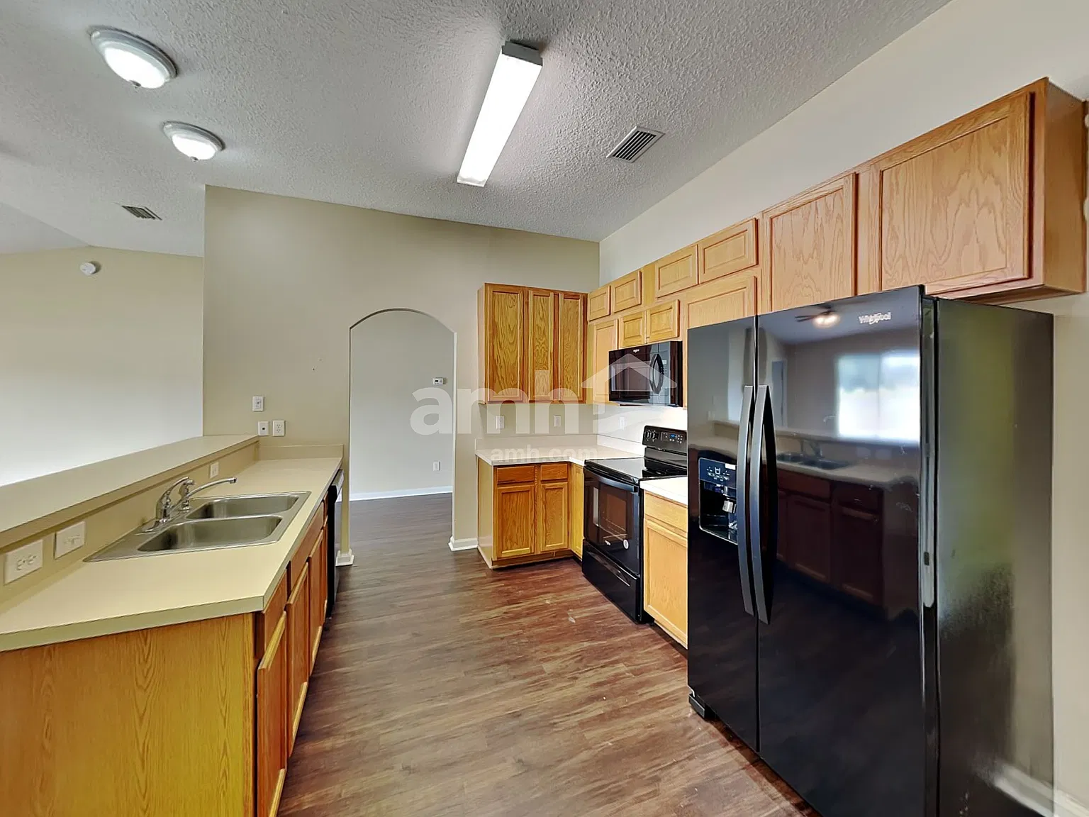 3 bed, 2.0 bath, 1972 sqft, $2,055 — Photo 3