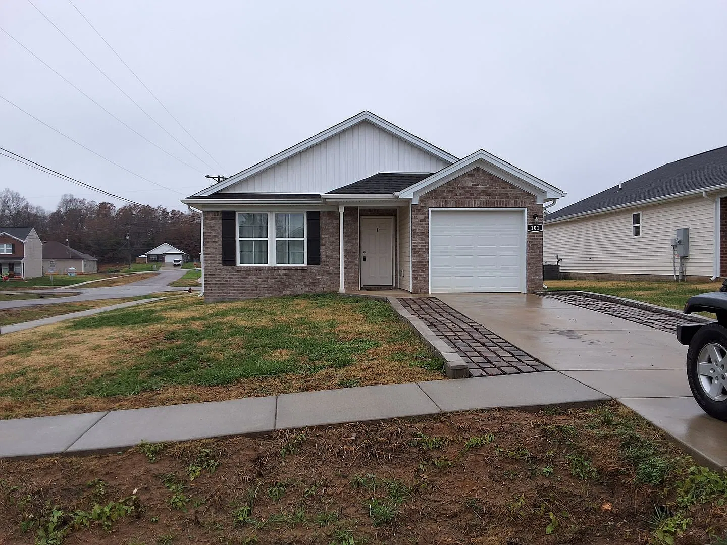 Cozy 3 Bed, 2 Bath House In Vine Grove, KY — Photo 2