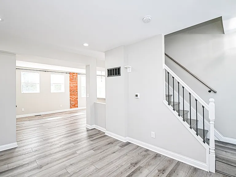 2823 Ashland Ave — Photo 12