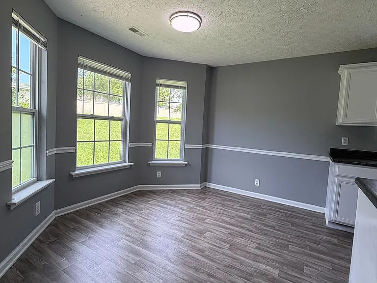 507 Whitewater Ln — Photo 3