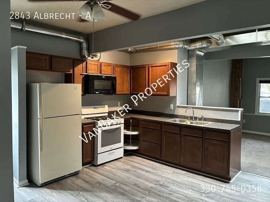 Building Photo - 2843 Albrecht Ave #A