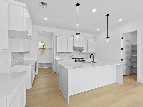 Lantana A kitchen