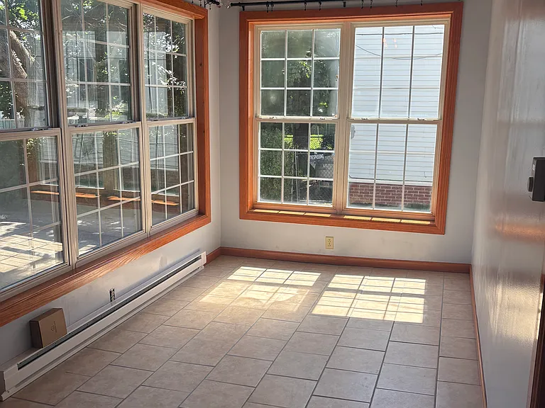 258 Locust St #1 — Photo 9