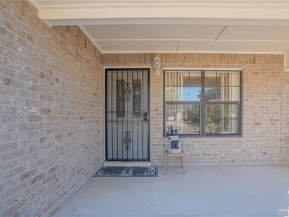 3rd image of 1716 E Gastel Cir