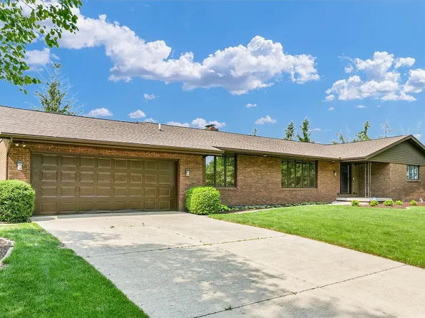 4111 Farhills Dr, Champaign, IL 61822