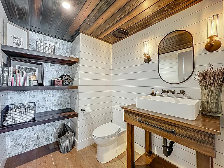 1/2 pool bath