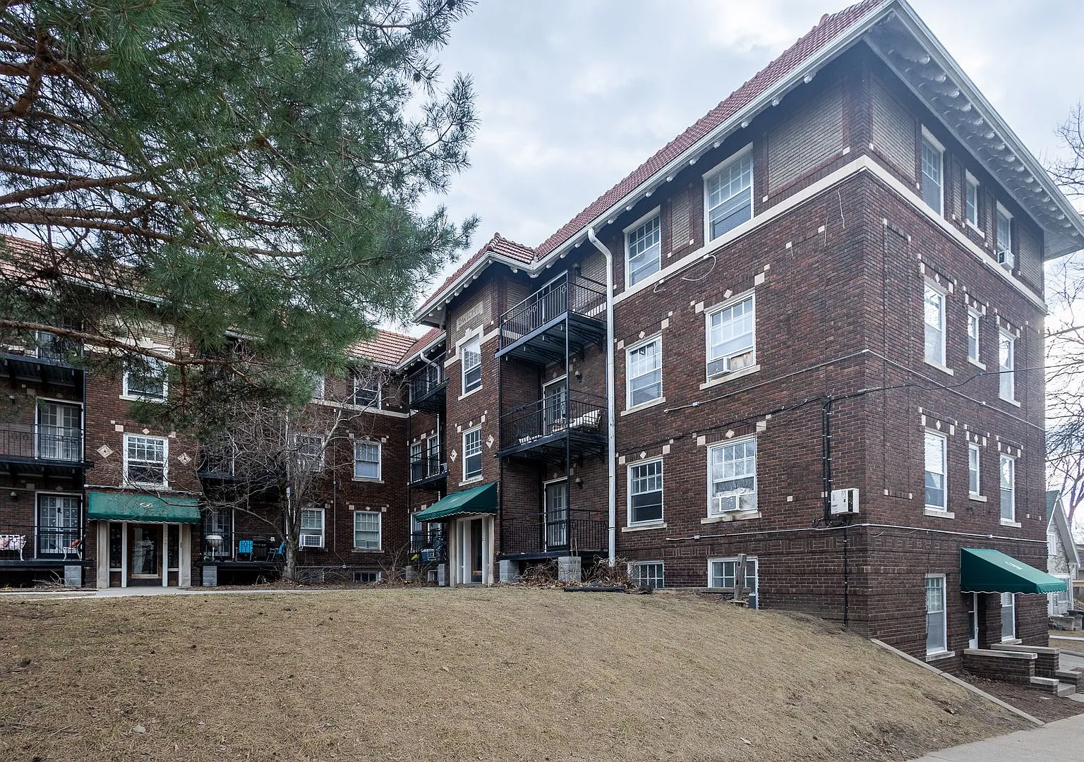 Dwight Apartments — Photo 3