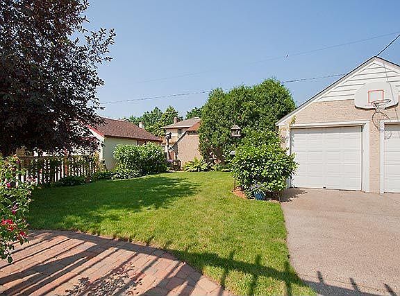 3rd image of 523 Cretin Ave S