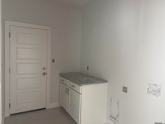 5th image of 9050 Parkway Dr