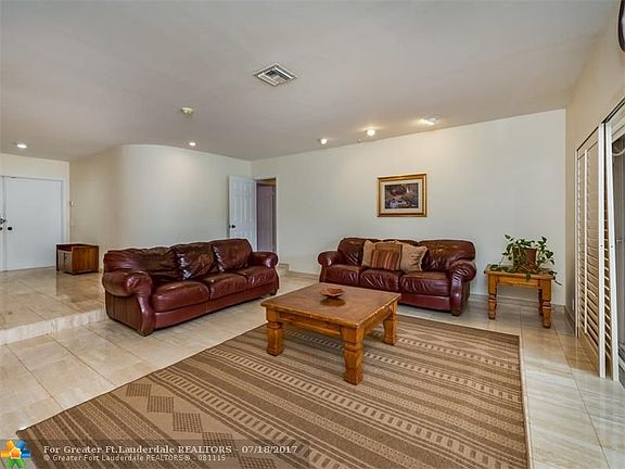 3rd image of 4701 Sarazen Dr