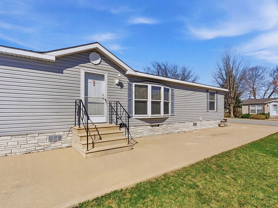 1st image of 2295 Iris Ave