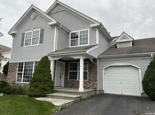4 Robert Ln, Middle Island, NY 11953