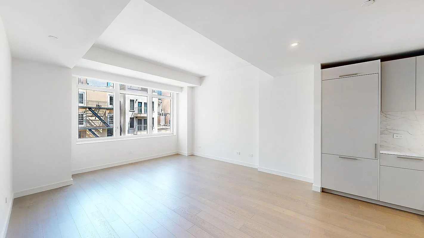 305 E 51st St APT 5A photo 1