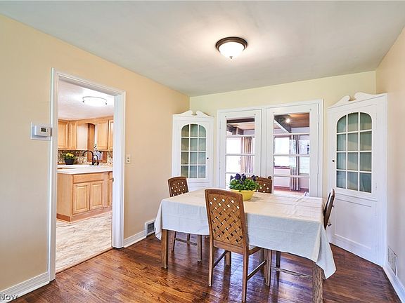 5th image of 1360 Croyden Rd