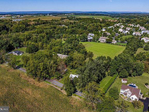 3rd image of 165 Point Rd