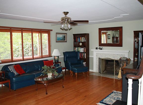 4th image of 2294 Constitution Dr
