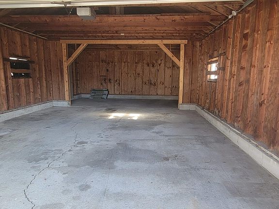 5th image of 504 N Main St