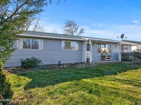 1215 Wisconsin Ave, Tieton, WA 98947