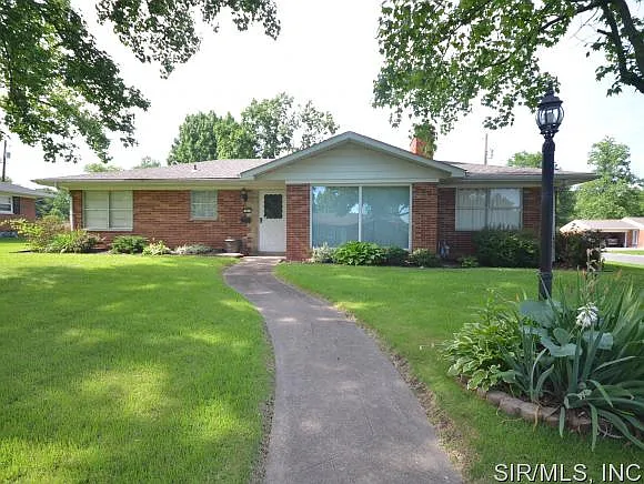 301 Clearview Dr photo 1