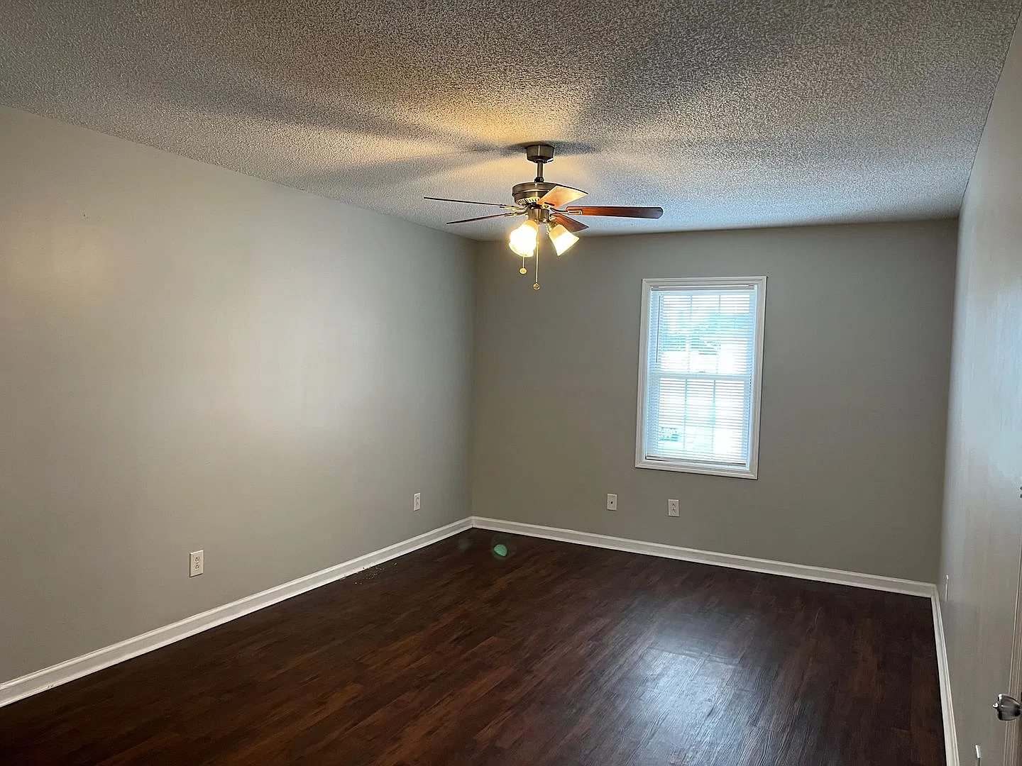 2 bed, 750 sqft, $1,045 — Photo 2
