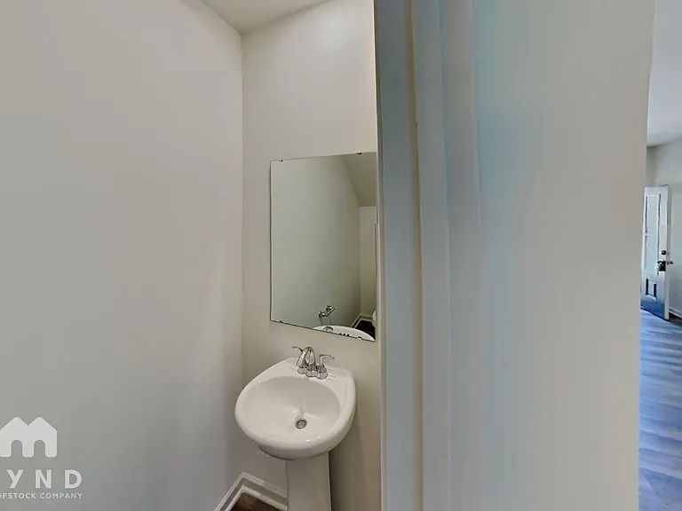 313 Cloverdale Ct — Photo 16