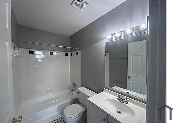 2571 Francis St — Photo 9