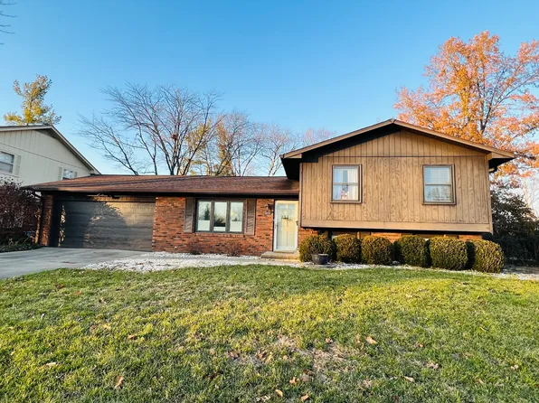 3820 Waycross Dr, Columbus, IN 47203
