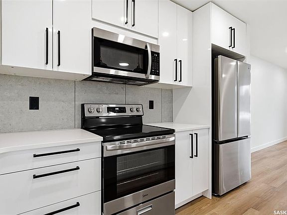 5th image of 414 Rink AVENUE