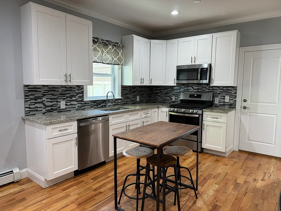 160-162 Transit St #1