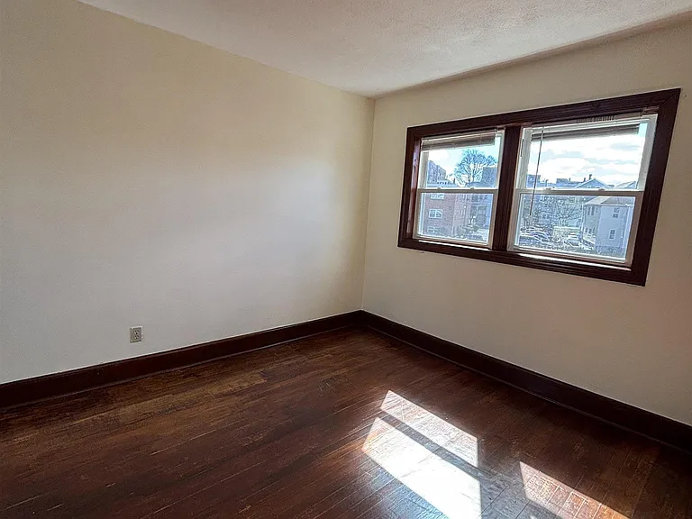 569 Main St — Photo 13