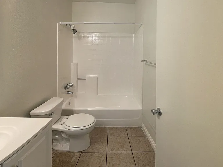 Francis Apartments...Gorgeous Newly Remodeled ...CALL NOW! — Photo 22