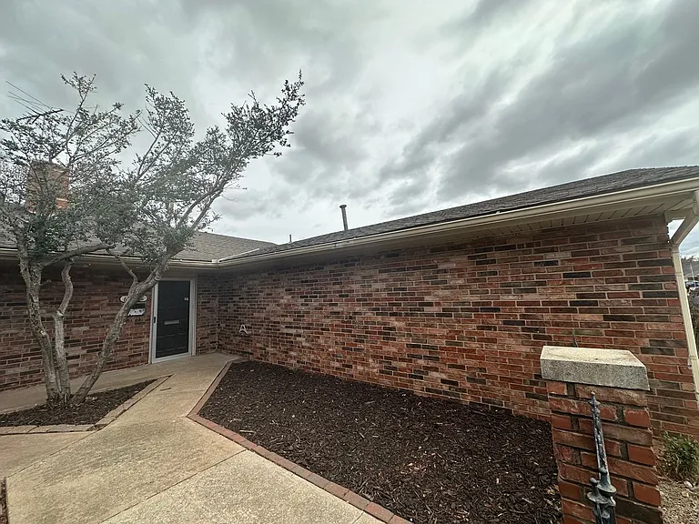6102 N Ross Ave — Photo 3