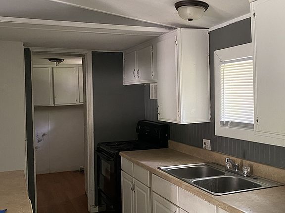 3rd image of 302 Presson St