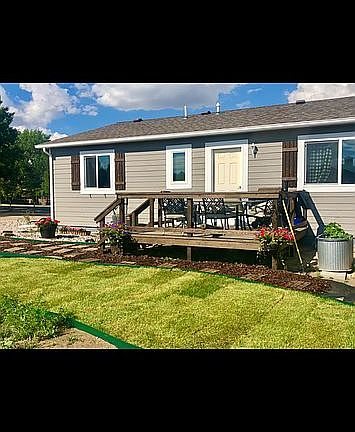 4th image of 823 Riverbend Dr