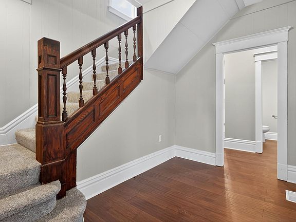 4th image of 427 Iowa St