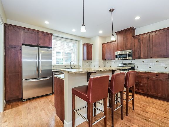 5th image of 2170 NE Morgan Ln