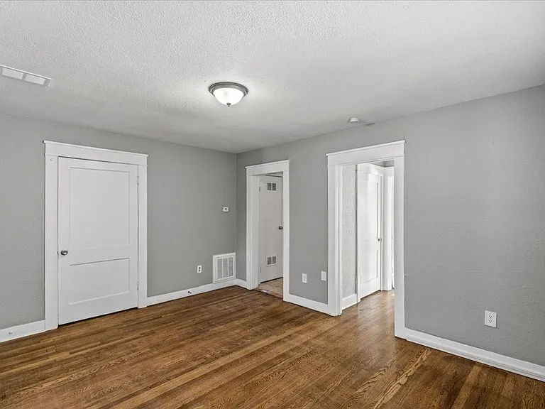 3913 Scarritt Ave — Photo 6