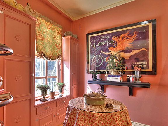 5th image of 1950 Gough St APT 203