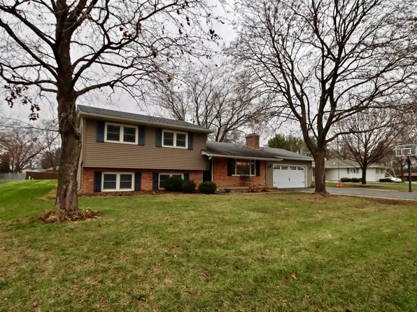 120 Dewey Rd, Rockton, IL 61072