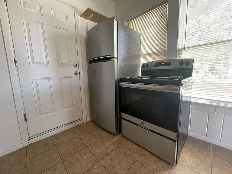 216 Seagate Ave #B — Photo 12