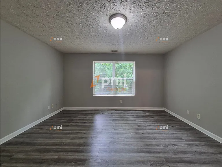 2204 Fairington Village Dr — Photo 8