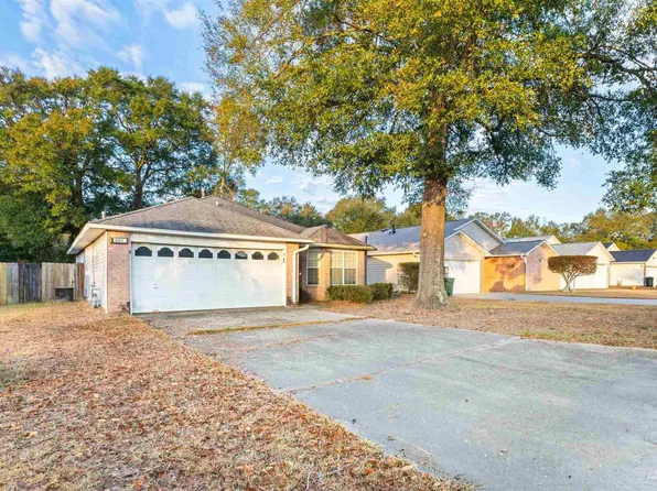 521 Desert Oak Dr, Pensacola, FL 32514
