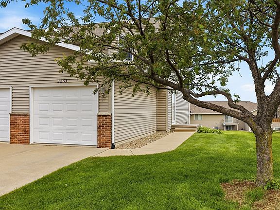 2nd image of 3253 Prairie Bend Cir